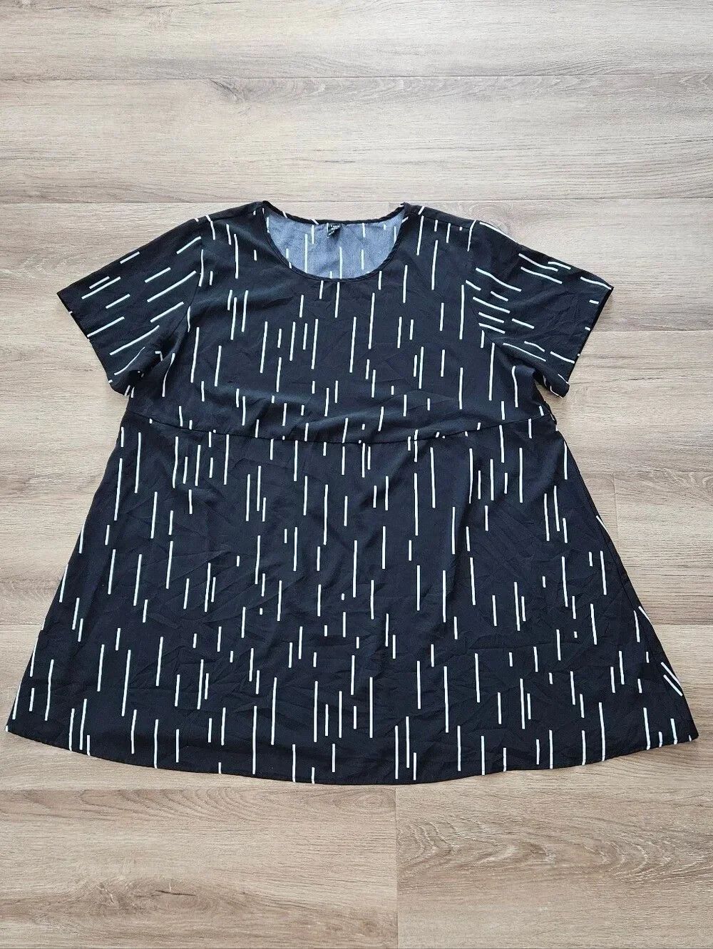 SHEIN Black Tunic Shirt with White Vertical Abstract Stripes Size 4XL